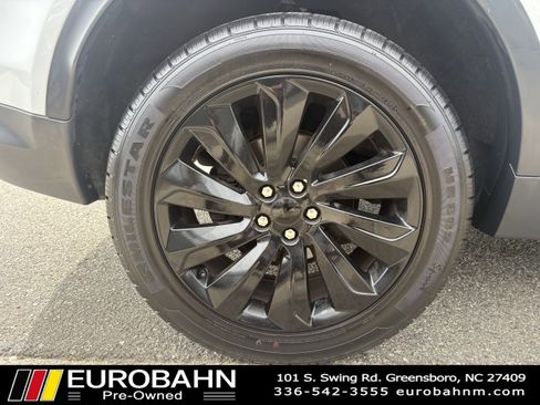 Used 2020 Land Rover Discovery Sport SE image 32