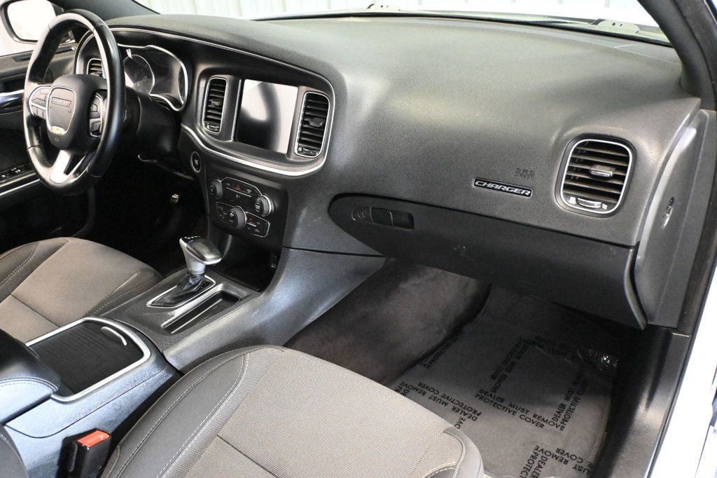 Used 2017 Dodge Charger SXT RWD image 10