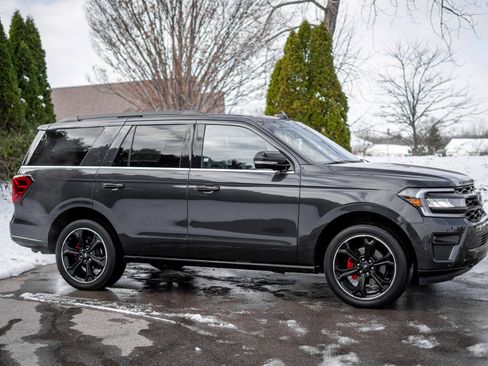 Certified 2022 Ford Expedition Limited image 4