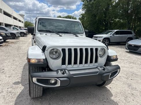 Used 2023 Jeep Gladiator Overland image 3
