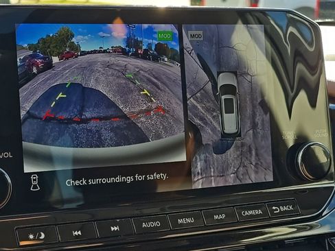 Used 2024 Nissan Pathfinder Platinum image 28