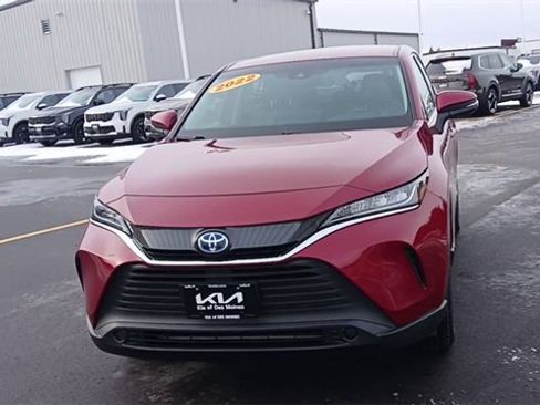 Used 2022 Toyota Venza XLE image 6