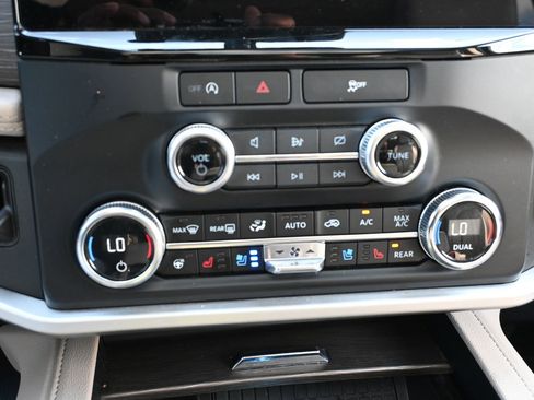Used 2024 Ford Expedition Limited RWD image 18