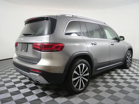 Used 2021 Mercedes-Benz GLB 250 4MATIC image 3