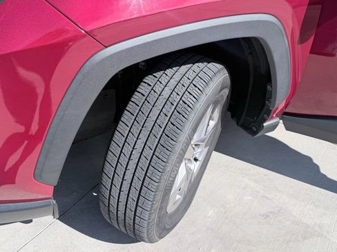 Used 2023 Toyota RAV4 XLE FWD image 34