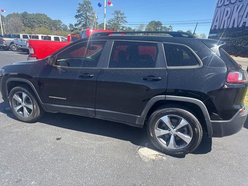 Used 2022 Jeep Cherokee Limited image 8