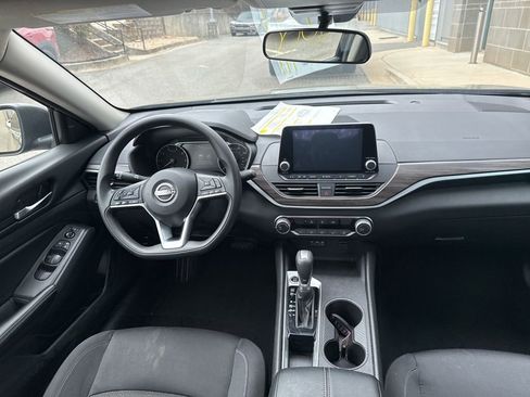 Used 2025 Nissan Altima 2.5 SV image 7