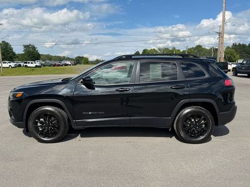 Used 2023 Jeep Cherokee Altitude Lux AWD/4WD image 2