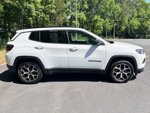 Certified 2025 Jeep Compass Limited AWD/4WD image 2