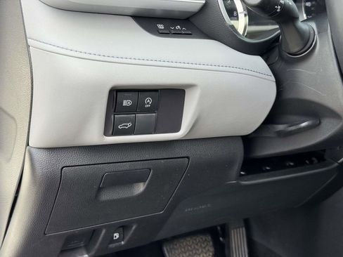 Used 2023 Toyota Highlander XLE FWD image 10