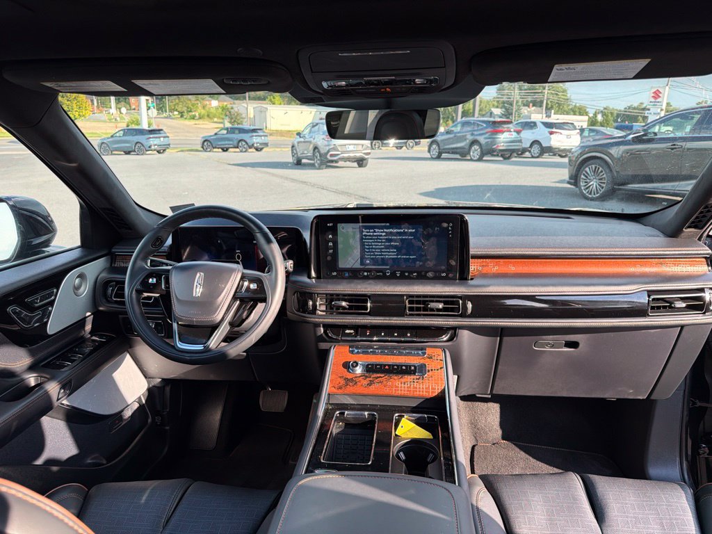 Certified 2025 Lincoln Aviator Black Label AWD/4WD image 24