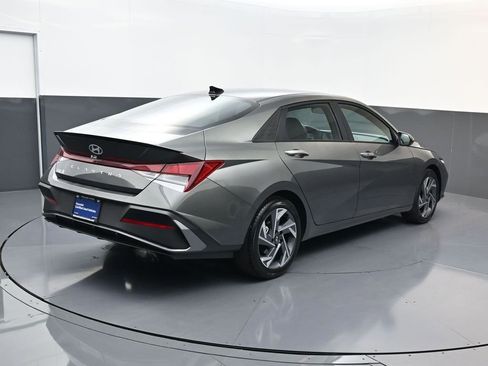 Certified 2025 Hyundai Elantra Sport FWD image 4