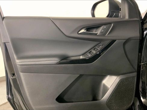 Used 2025 Chevrolet Equinox LT w/ Safety and Technology Package image 24