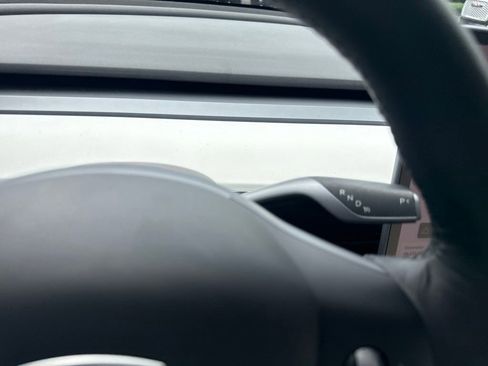 Used 2021 Tesla Model Y Long Range AWD/4WD image 18