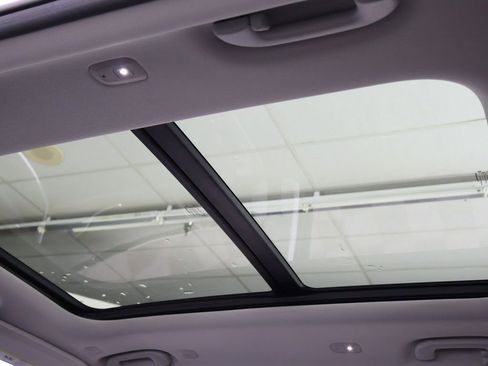 Used 2023 Jeep Grand Cherokee L Limited AWD/4WD image 24