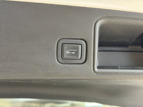 Used 2024 GMC Terrain SLT AWD/4WD image 23