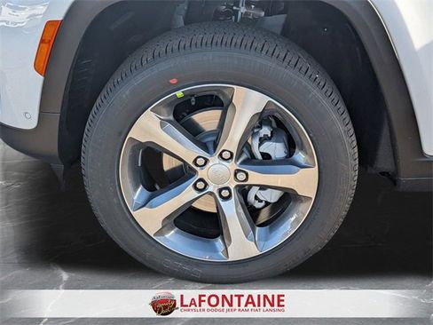 New 2025 Jeep Grand Cherokee Limited w/ Luxury Tech Group II image 34