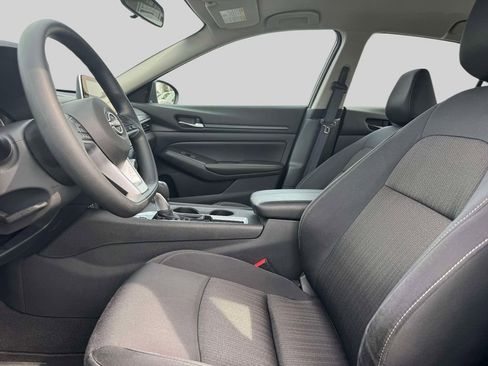 Used 2025 Nissan Altima 2.5 SV FWD image 14