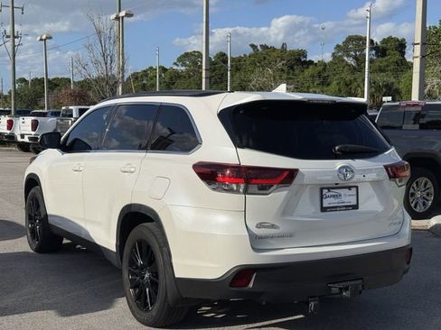 Used 2019 Toyota Highlander SE AWD/4WD image 2