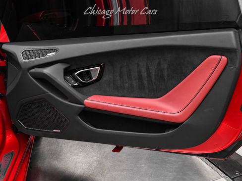 Used 2020 Lamborghini Huracan EVO image 28