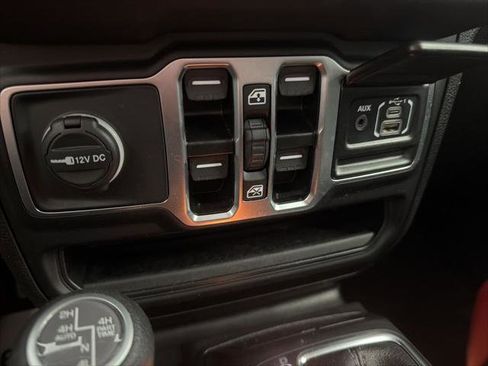 Certified 2025 Jeep Wrangler Unlimited Sahara AWD/4WD image 14