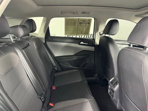 Used 2022 Volkswagen Taos SE w/ Panoramic Sunroof Package AWD/4WD image 39