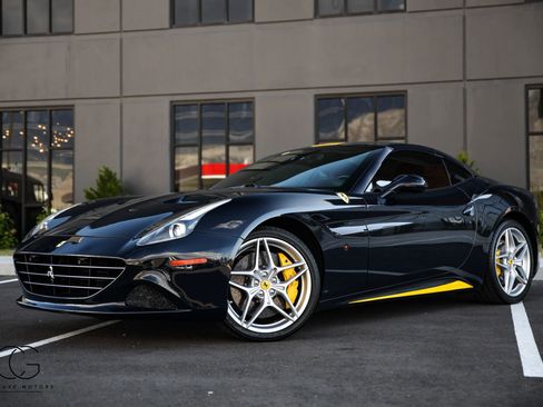 Used 2016 Ferrari California T RWD image 2