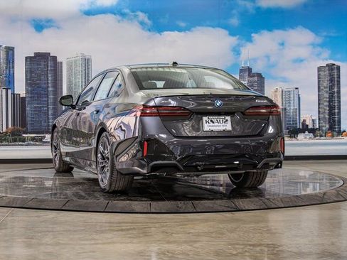 New 2026 BMW 550e xDrive image 9