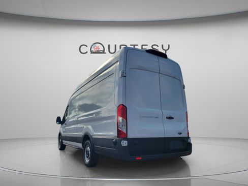 Used 2025 Ford Transit 250 Base image 2