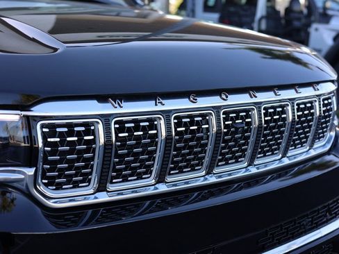 Used 2023 Jeep Grand Wagoneer Series III image 7