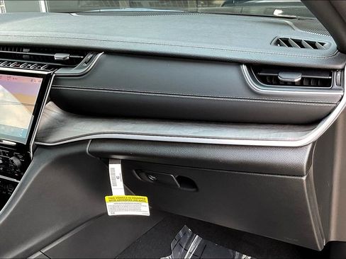 New 2025 Jeep Grand Cherokee Limited image 24