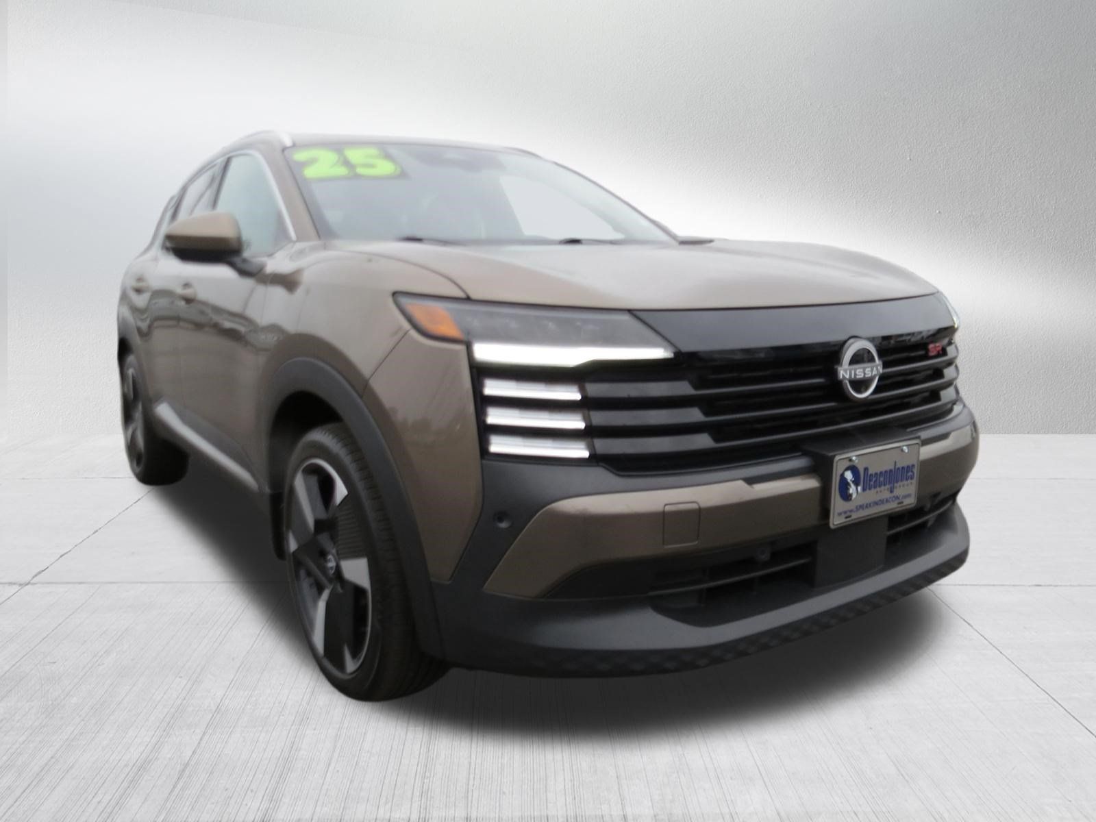 Used 2025 Nissan Kicks SR AWD/4WD image 3
