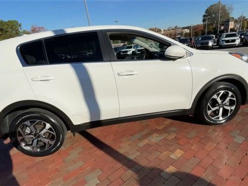 Used 2020 Kia Sportage LX image 2