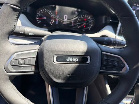 Used 2025 Jeep Compass Limited AWD/4WD image 15