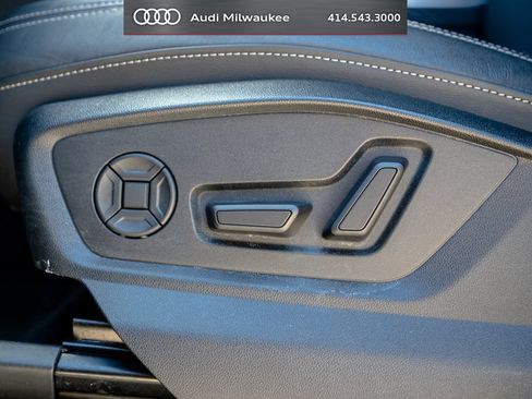 Used 2023 Audi Q8 Premium Plus w/ Premium Plus Package AWD/4WD image 21