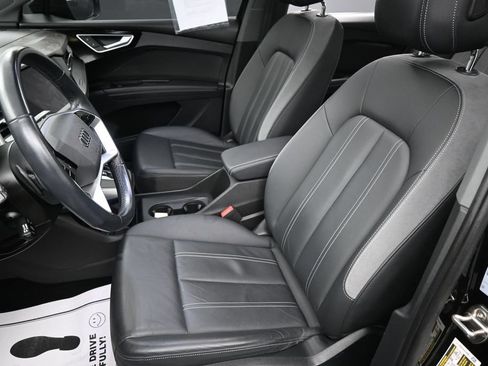Used 2022 Audi Q4 e-tron Premium Plus w/ Premium Plus AWD/4WD image 32