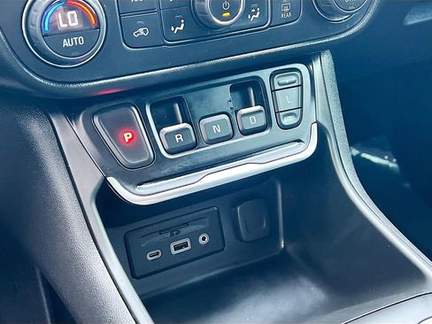 Used 2021 GMC Terrain SLE w/ Driver Convenience Package FWD image 16