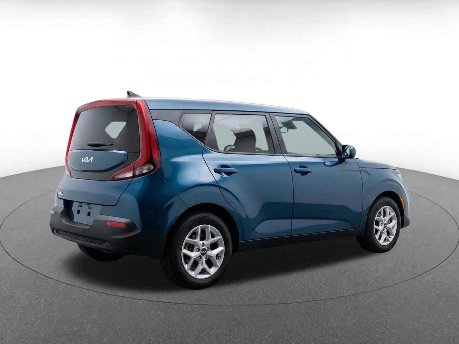 Used 2025 Kia Soul LX w/ LX Technology Package FWD image 10