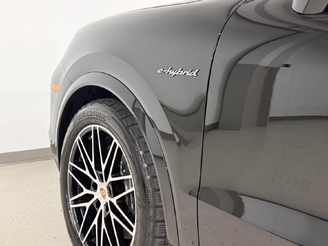 Certified 2026 Porsche Cayenne E-Hybrid Coupe AWD/4WD image 11