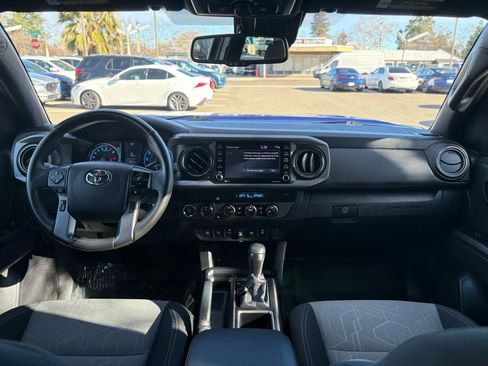 Used 2022 Toyota Tacoma TRD Off-Road w/ Technology Package image 24