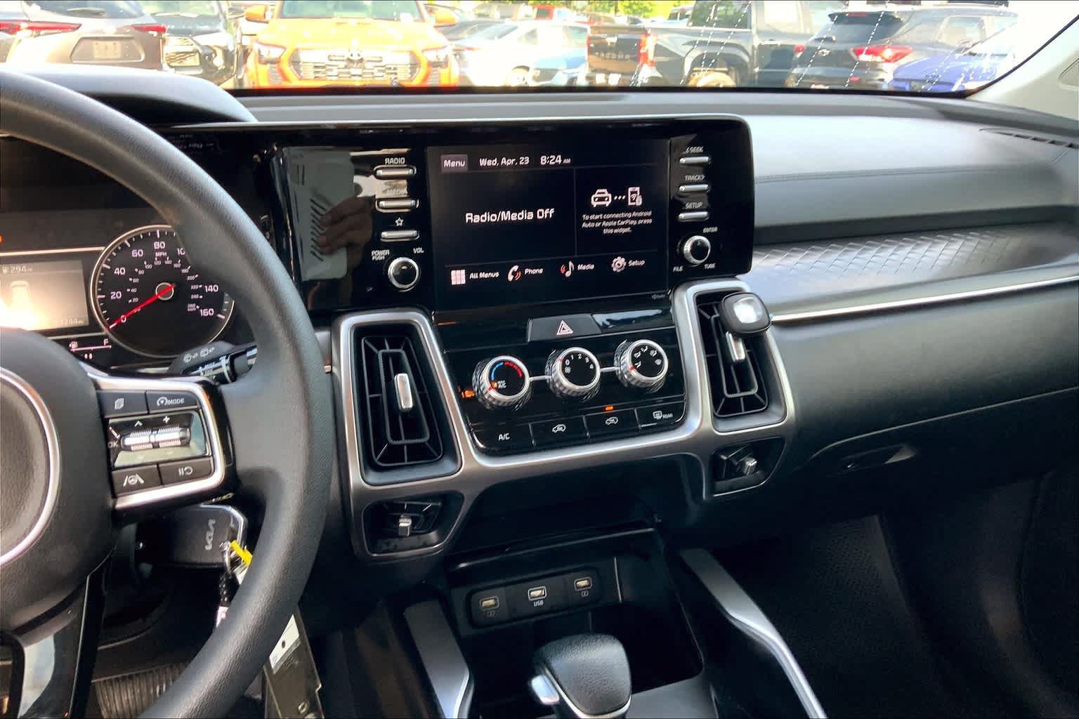 Used 2023 Kia Sorento LX AWD/4WD image 7
