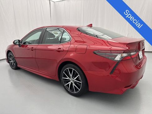 Used 2023 Toyota Camry SE w/ Convenience Package FWD image 5