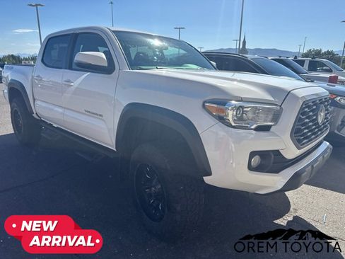 Used 2020 Toyota Tacoma TRD Off-Road AWD/4WD image 11