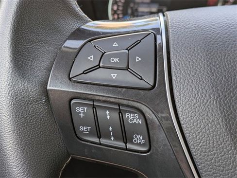 Used 2017 Ford Explorer Platinum image 32