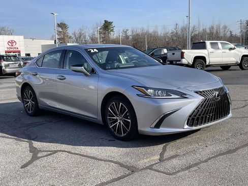 Used 2024 Lexus ES 250 w/ Premium Package image 7