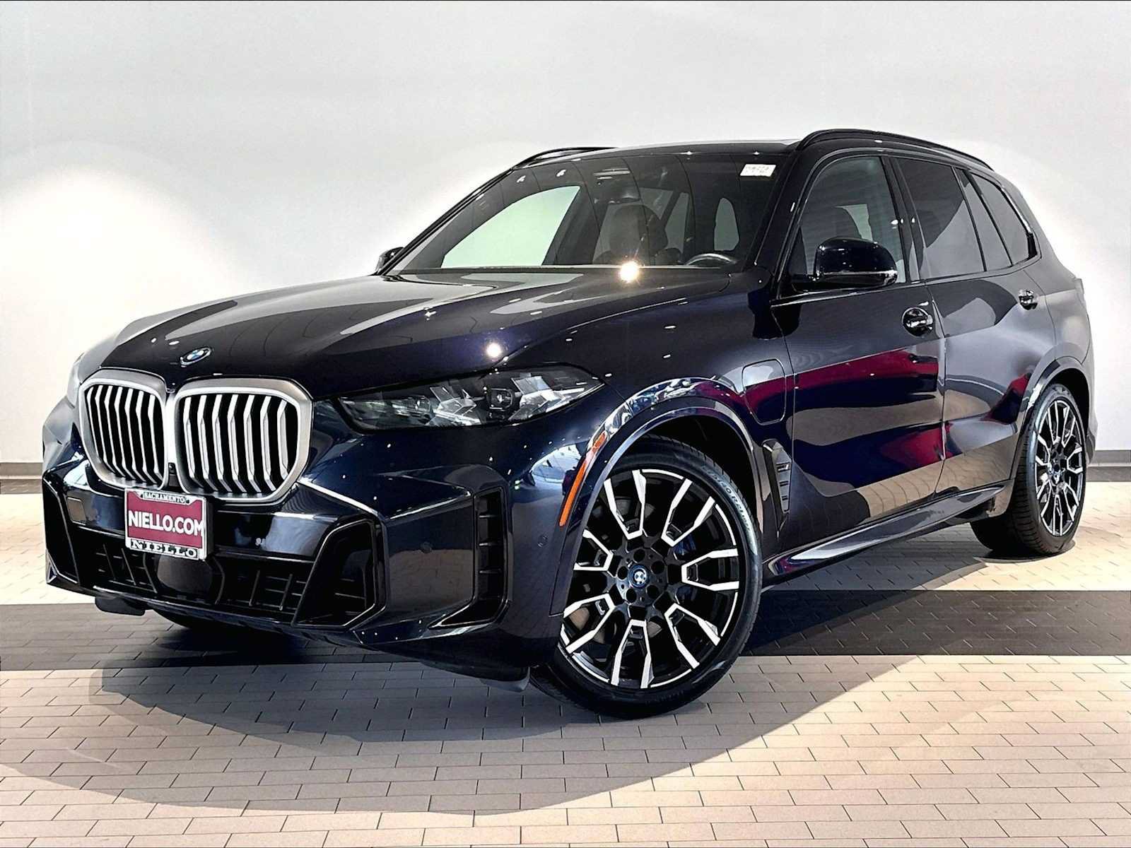 Used 2024 BMW X5 xDrive50e w/ M Sport Package AWD/4WD image 1