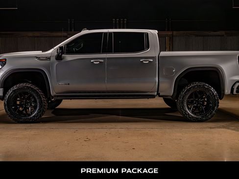 Used 2025 GMC Sierra 1500 AT4 w/ Technology Package AWD/4WD image 6