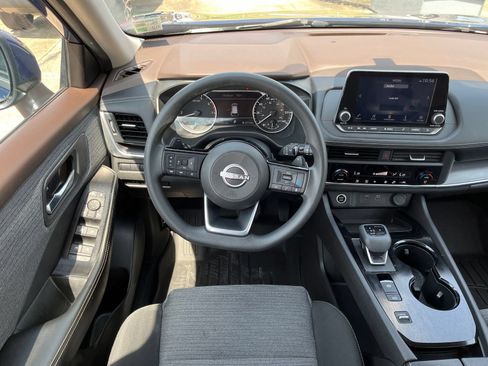 Used 2023 Nissan Rogue SV FWD image 11