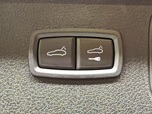 Certified 2026 Porsche Macan image 14