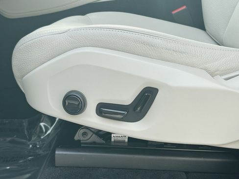 Used 2023 Volvo XC90 B6 Plus w/ Protection Package Premier image 14